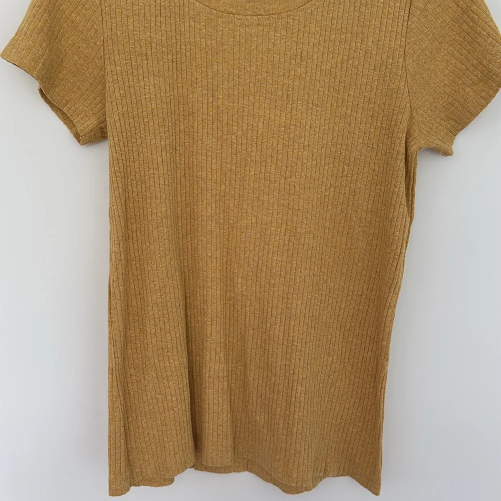 Kate Quinn Women's Ribbed Fitted Short Sleeve Tee, Mustard - Size S - Picture 4 of 6